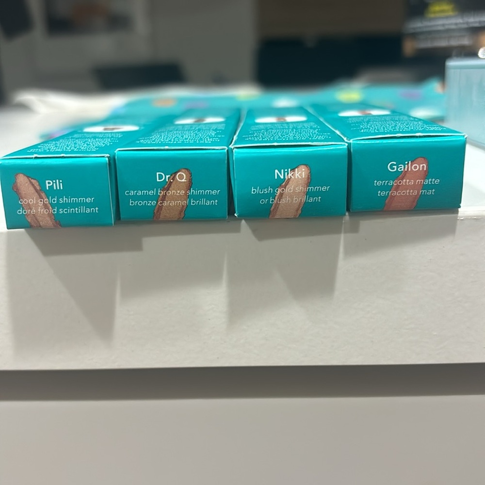 4 NIB Infinity Eyeshadow Sticks - Picture 5 of 5